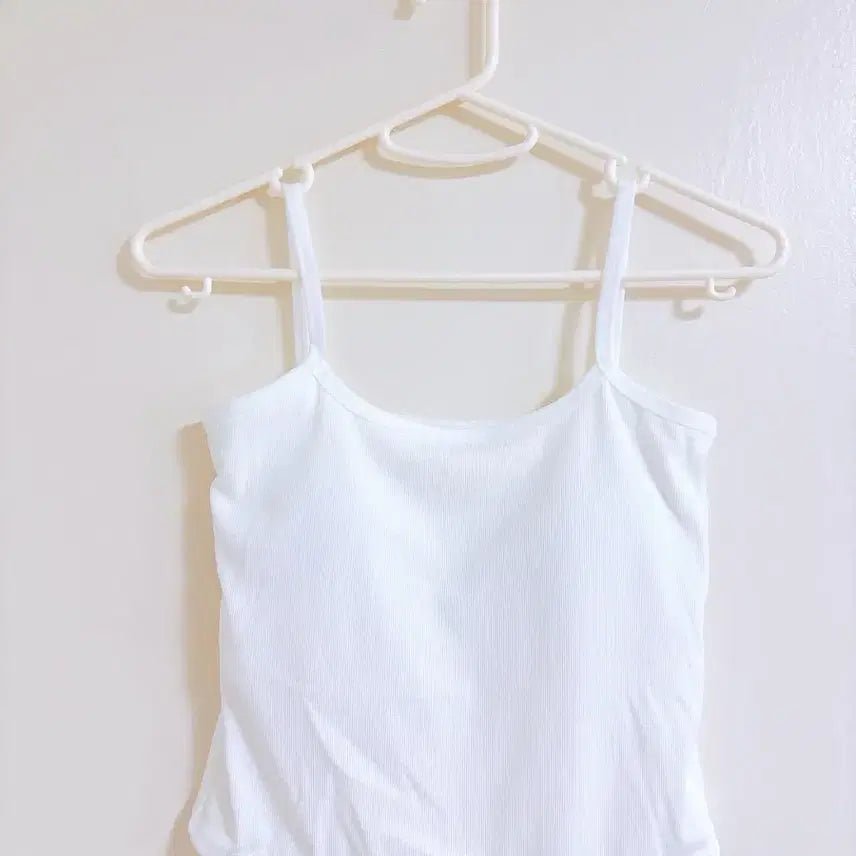 [BUNJANG] White Built-in Bra Camisole / (새상품) 화이트 캡내장 나시