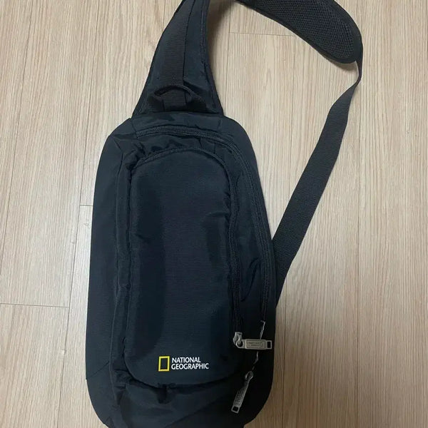 [BUNJANG] National Geographic Sling Bag Black / 내셔널지오그래픽 슬링백