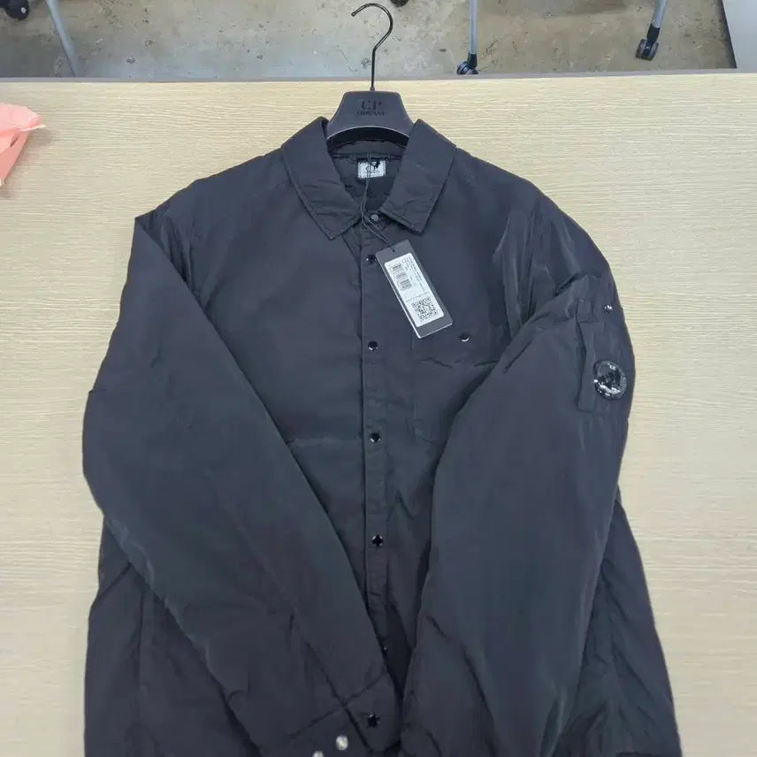 [BUNJANG] CP Company Lens Chrome-R Overshirt Black XL / 씨피컴퍼니 렌즈 크롬-R 오버셔츠 블랙 20CMOS056A 005904G 999 / XL [새상품/소매단추 탈락]
