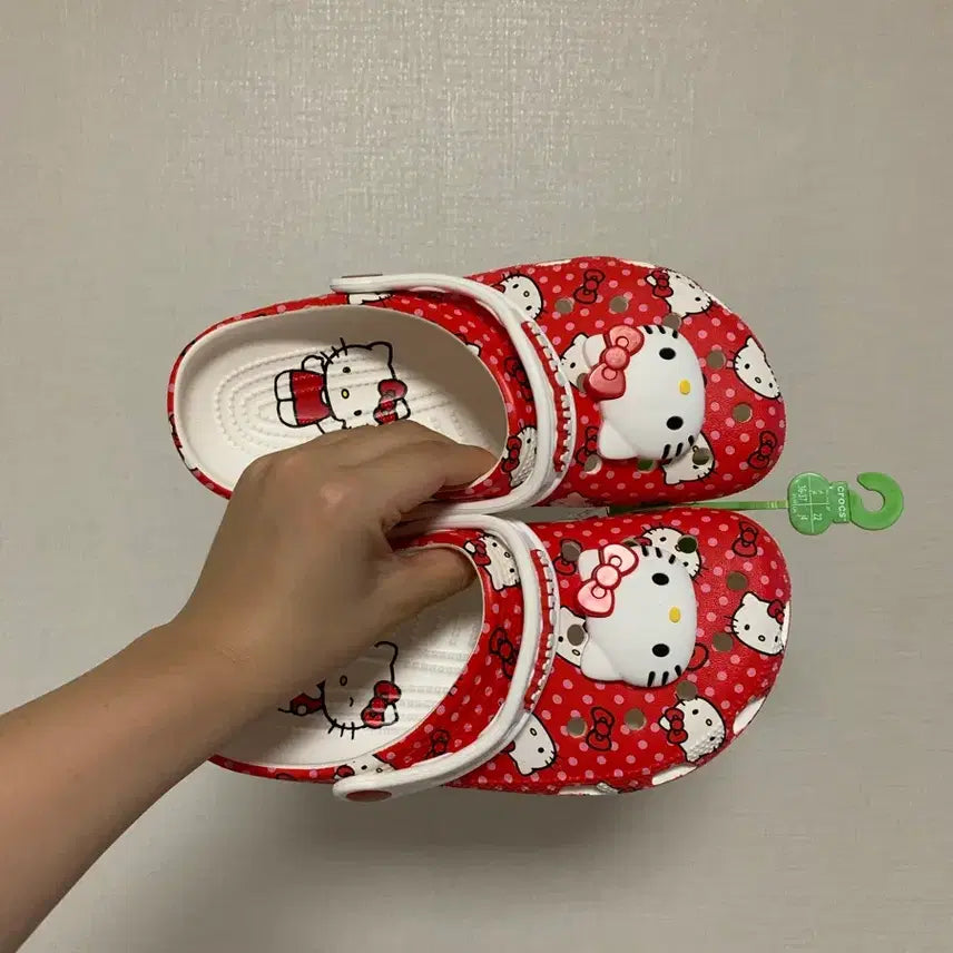 [BUNJANG] Crocs Hello Kitty Classic Clog J4 (230mm) / 크록스 헬로키티 J4 230