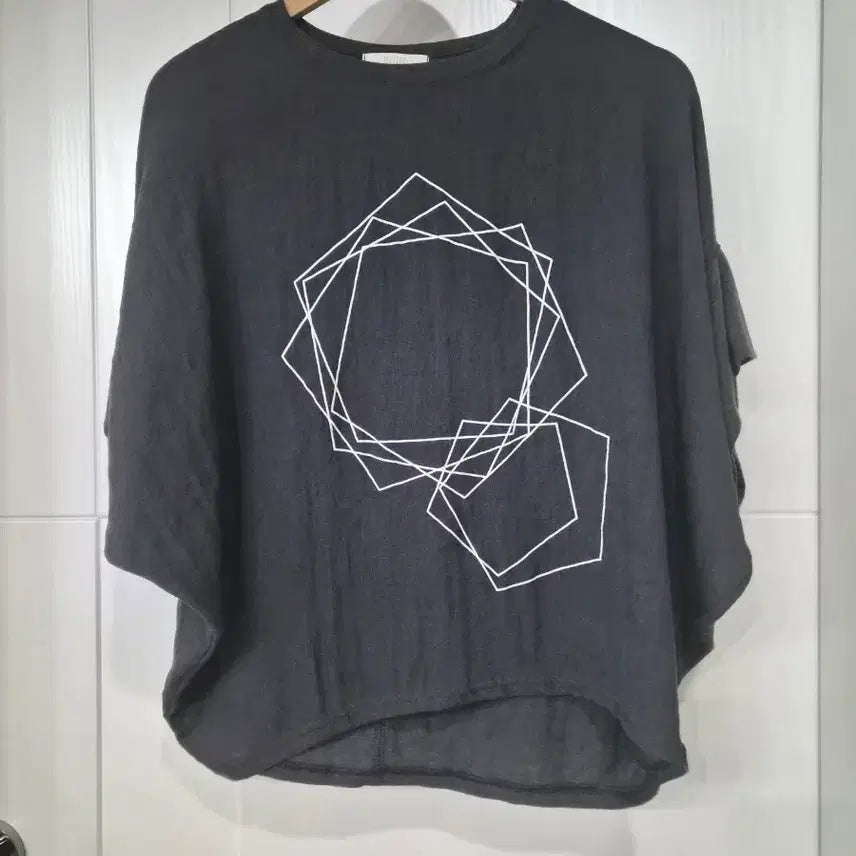 [BUNJANG] Melon Geometric Pattern T-Blouse / 멜본 기하학패턴 티 블라우스