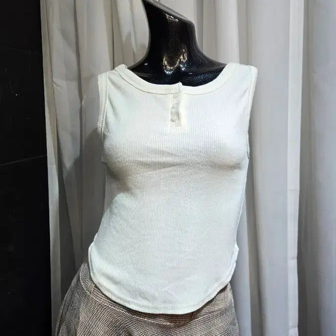 [BUNJANG] Ivory Ribbed Sleeveless Top with Front Buttons / 밑단유 앞단추 골지 아이보리 나시