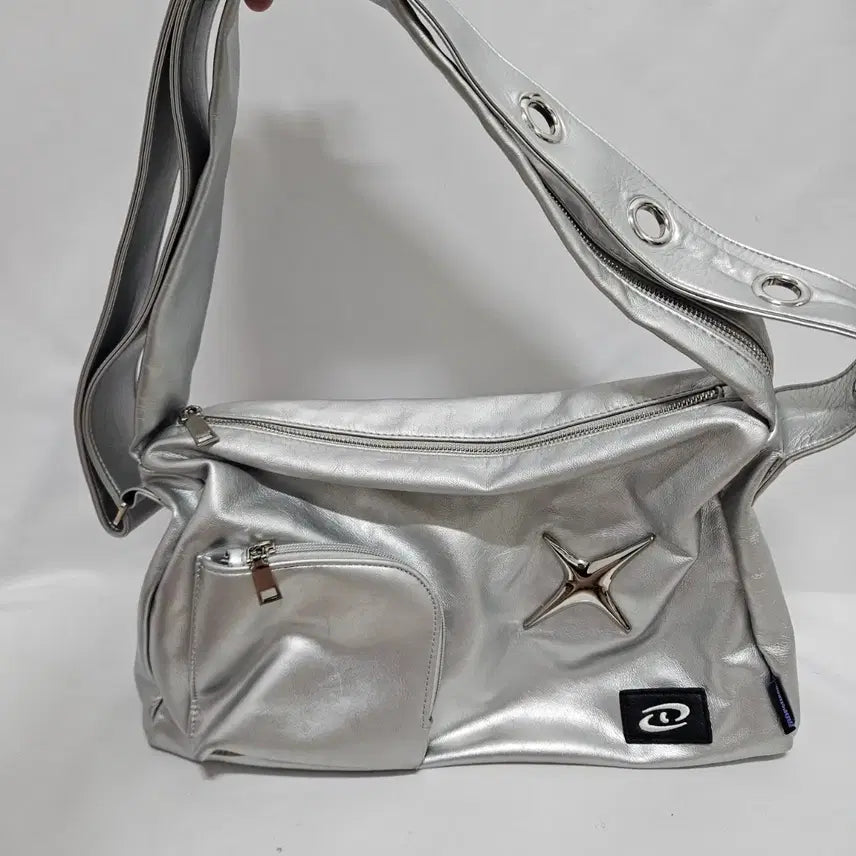 [BUNJANG] Y2K Silver Crossbody Bag / Y2K 살버 크로스백 가방