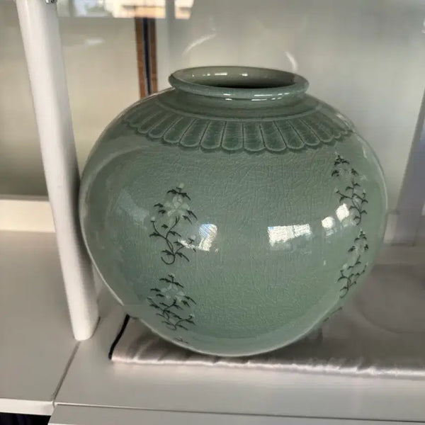 [BUNJANG] Celadon Vase with Floral Motif / 고가구 청자 꽃문양 항아리