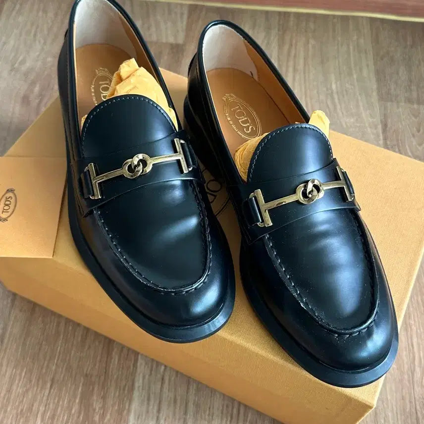[BUNJANG] Tod's Loafers Black Gold Accents Size 36 (230mm) Brand New / 토즈 로퍼 36(230mm) 새제품