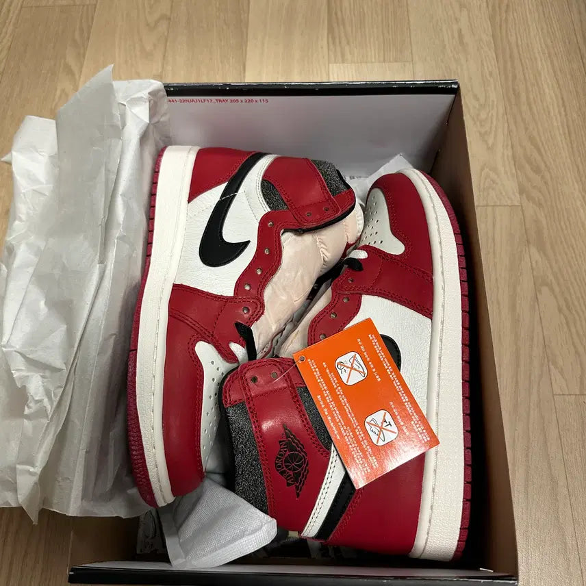 [BUNJANG] Air Jordan 1 Retro High OG Chicago (2022) / (250)조던 1 레트로 하이 OG 시카고 2022