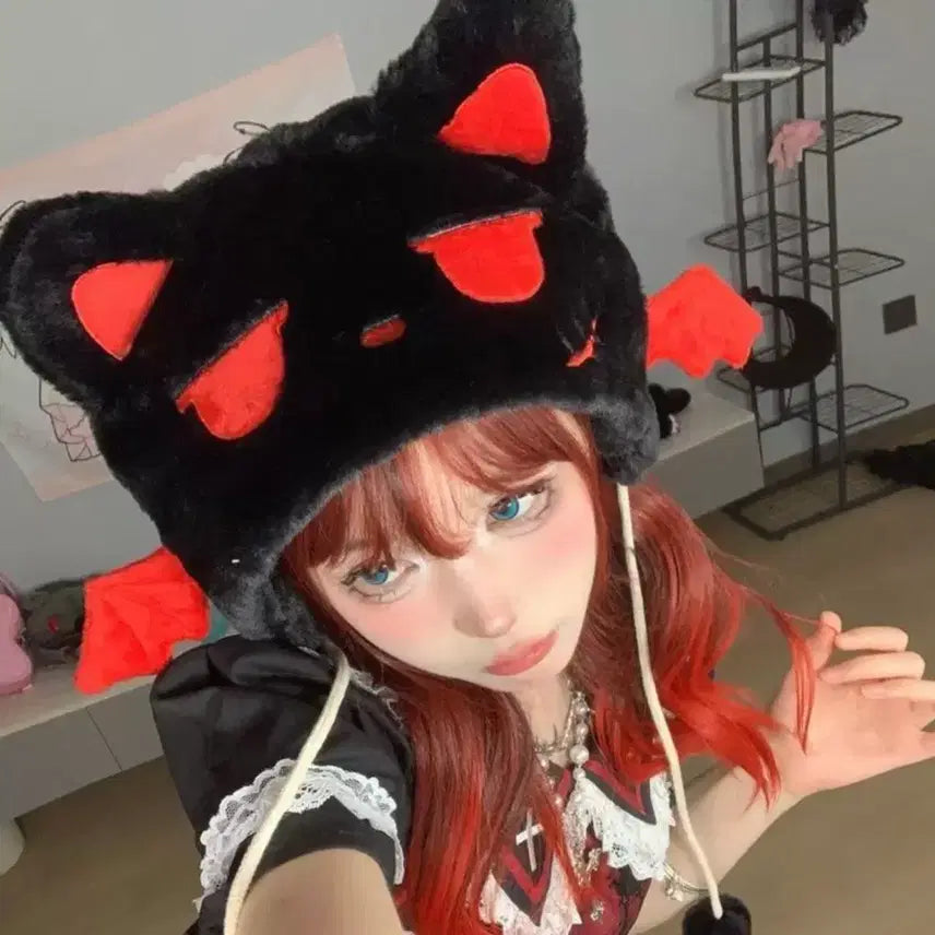 [BUNJANG] Taobao Devil Cat Beanie / 타오바오 악마 고양이 털모자 블랙 레드