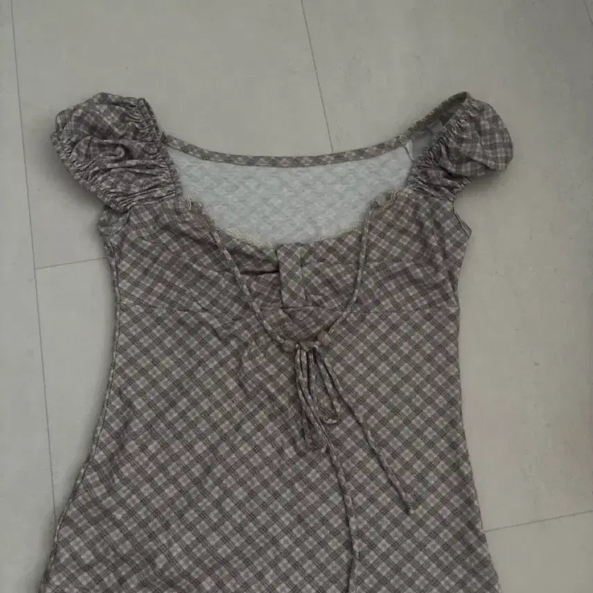 [BUNJANG] Frill Sleeve Checkered Sleeveless Blouse / 나시 티