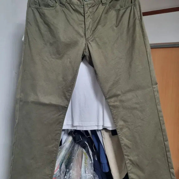 [BUNJANG] Guess Jeans Khaki Cotton Pants Size 32 / (새옷 수준)게스 jeans 면바지 카키 81 32사이즈