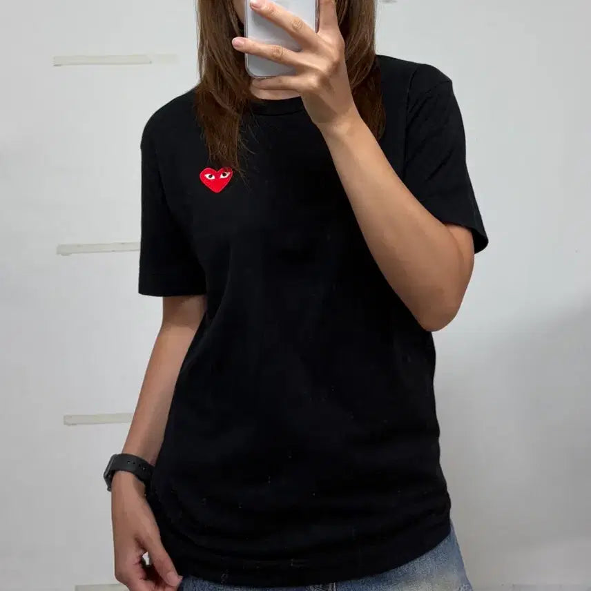 [BUNJANG] Comme des Garçons Red Heart Logo Short Sleeve T-Shirt Black / 꼼데가르송 레드 하트와펜 반팔 티셔츠 블랙