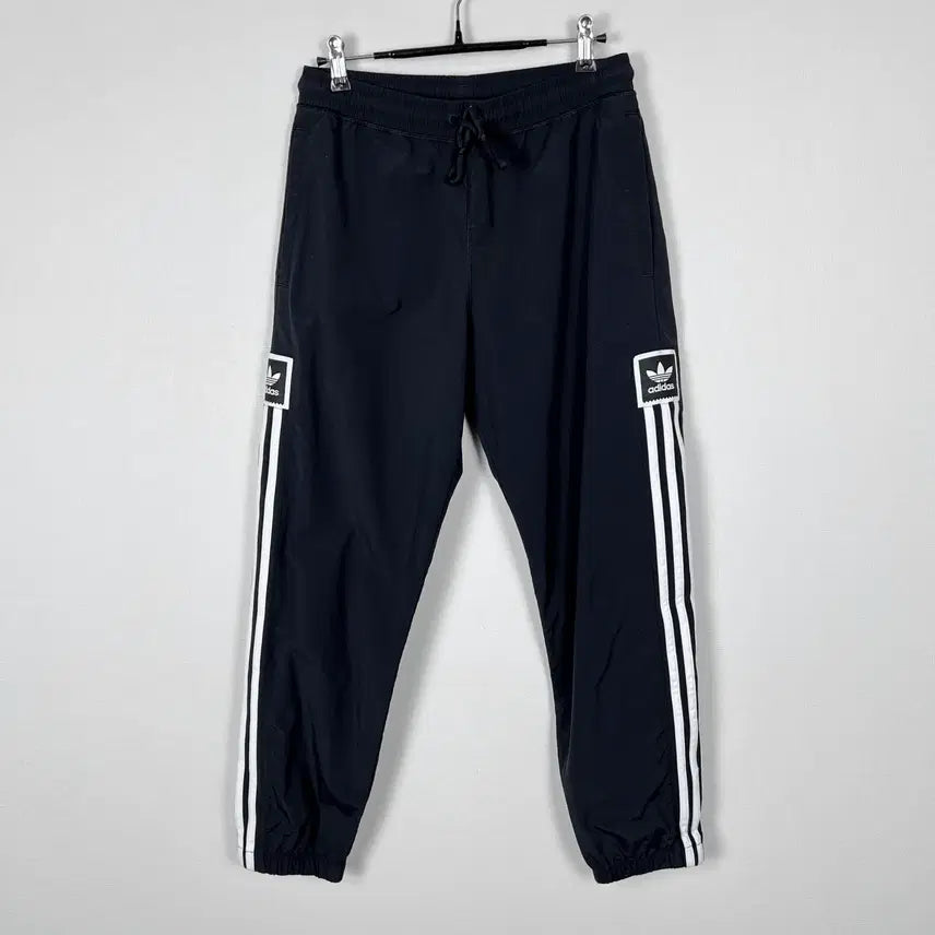 [BUNJANG] Adidas Black Spring/Fall Training Jogger Pants (Size S) / 아디다스 바스락 조거 트레이닝 바지 블랙 남S 라덴 빈티지