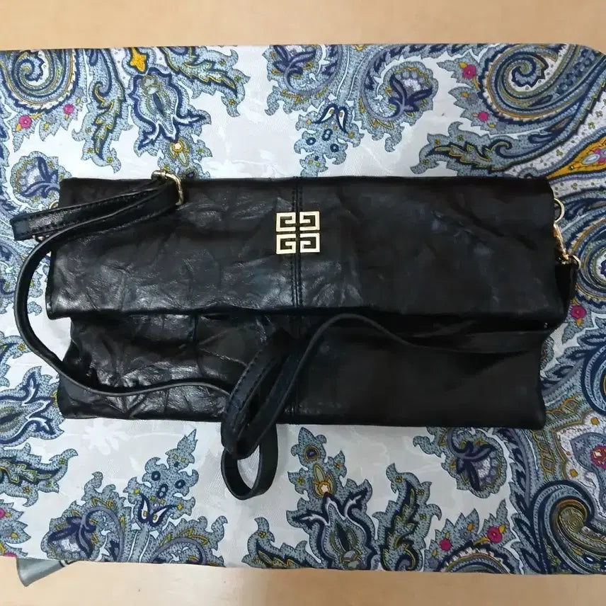 [BUNJANG] Givenchy 4G Logo Black Leather Cross Clutch Bag / 지방시 4G 로고 블랙 크로스 클러치