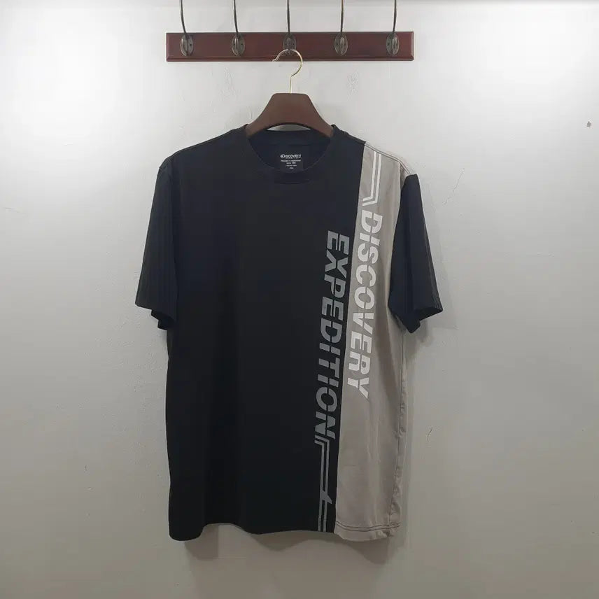 [BUNJANG] Discovery Expedition Men's Black Lettering Performance T-shirt (Size L) / L 디스커버리 남성 블랙 오버핏 레터링 기능성 반팔티셔츠