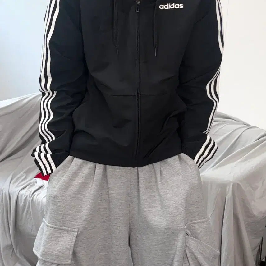 [BUNJANG] Adidas Black White Hooded Windbreaker M / 아디다스 블랙 화이트 후드 바람막이 M