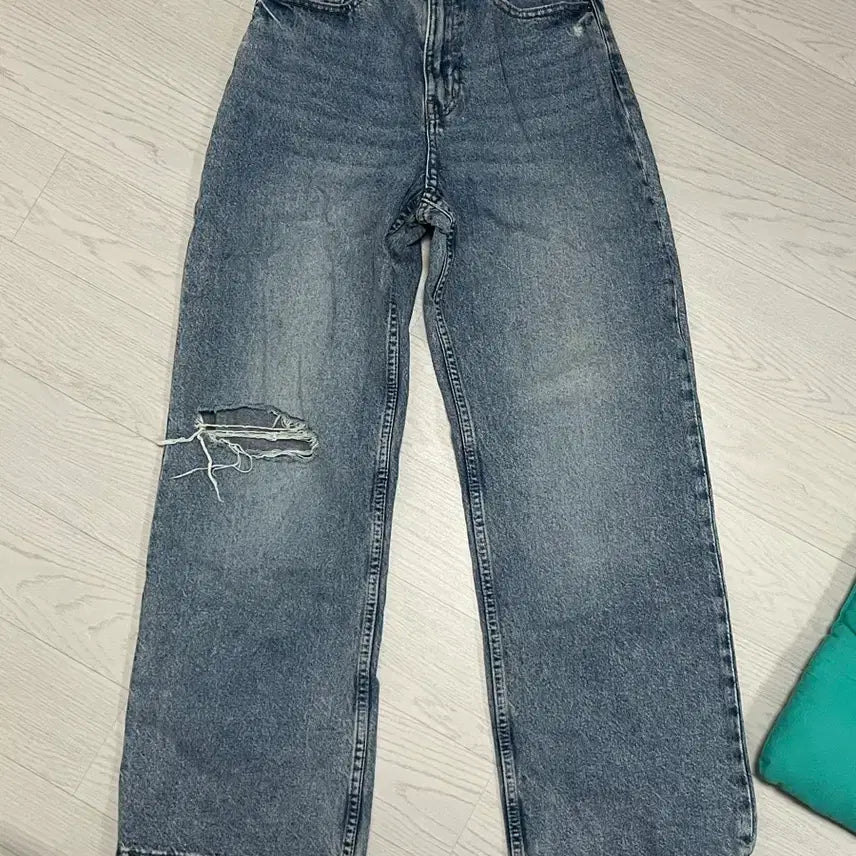 [BUNJANG] H&M Light Wash Wide Pants / H&M 연청 와이드팬츠
