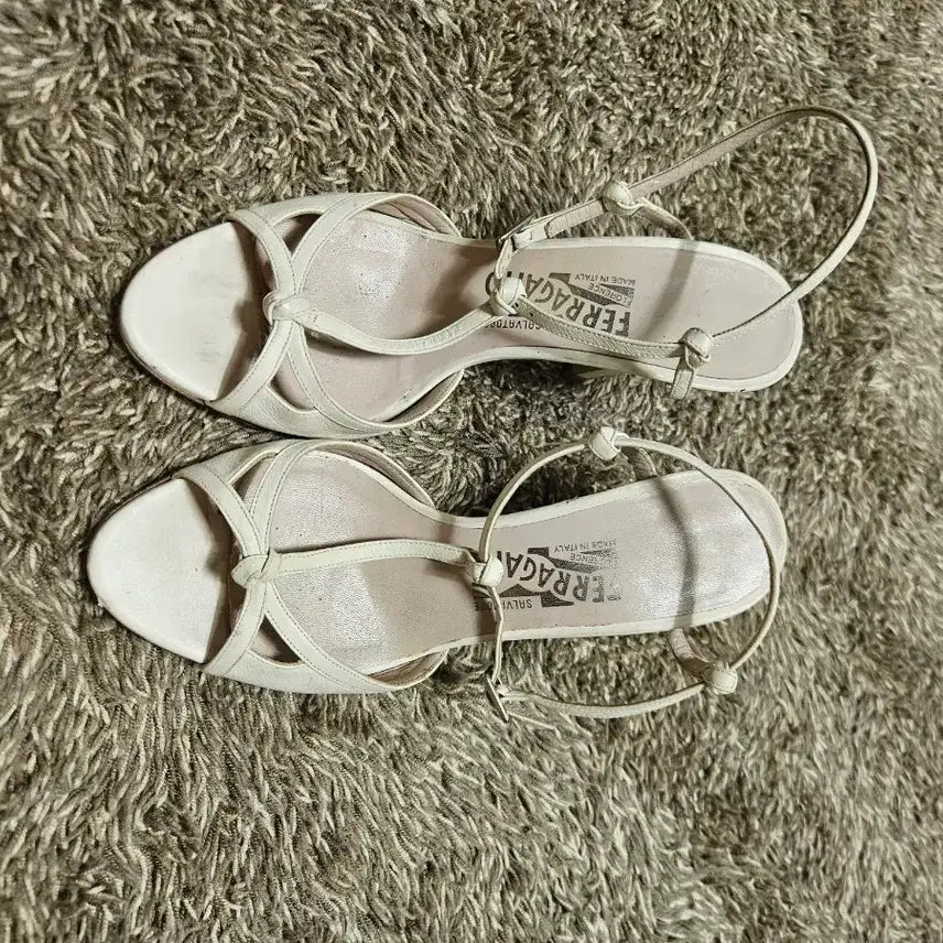 [BUNJANG] Salvatore Ferragamo Leather Sandals / 정품 페레가모 샌들 235