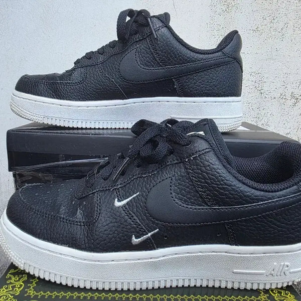 [BUNJANG] Nike Air Force 1 '07 Essential Black Metallic Silver (235mm) / 나이키 에어포스 1 '07 에센셜 블랙 메탈릭 실버 235mm