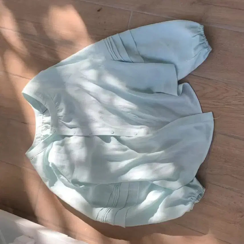 [BUNJANG] OVERTAKE Linen Two-Way Blouse / 오버테이크 린넨 블라우스