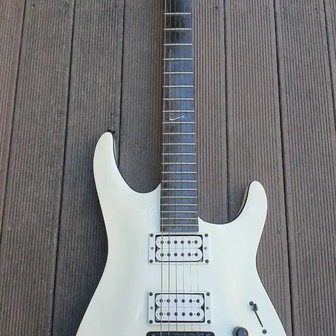 [BUNJANG] Blackburn Electric Guitar White (Beginner Friendly) / 블랙번 일렉기타 화이트 상태양호 입문용 #전국안전택배#