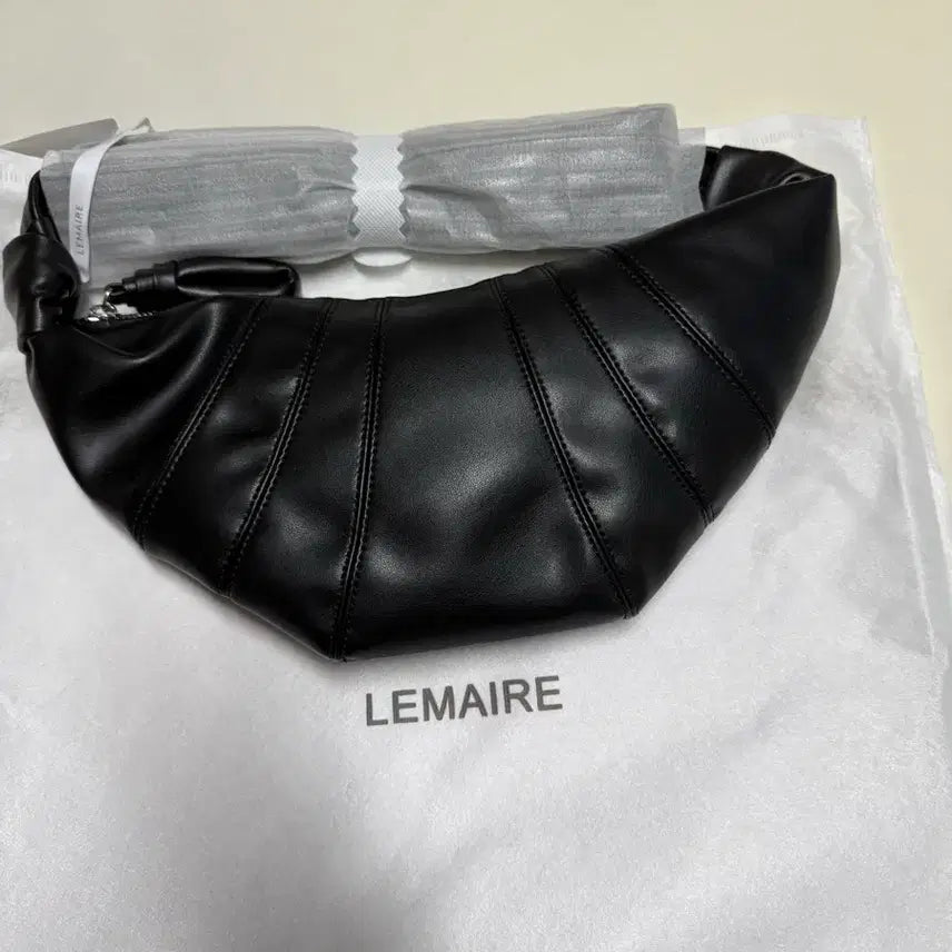 [BUNJANG] Lemaire Croissant Bag Small Black Leather / 르메르 크루아상백 스몰 블랙