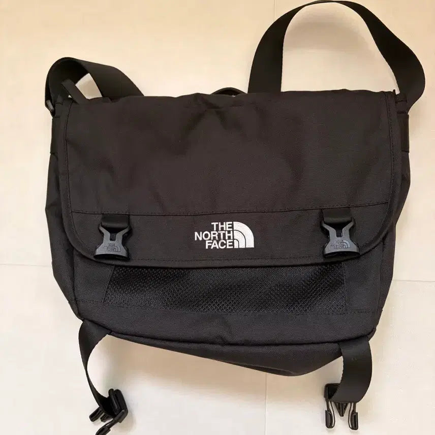 [BUNJANG] The North Face Crossbody Bag Black / 노스페이스 크로스백 블랙