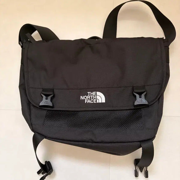 [BUNJANG] The North Face Crossbody Bag Black / 노스페이스 크로스백 블랙