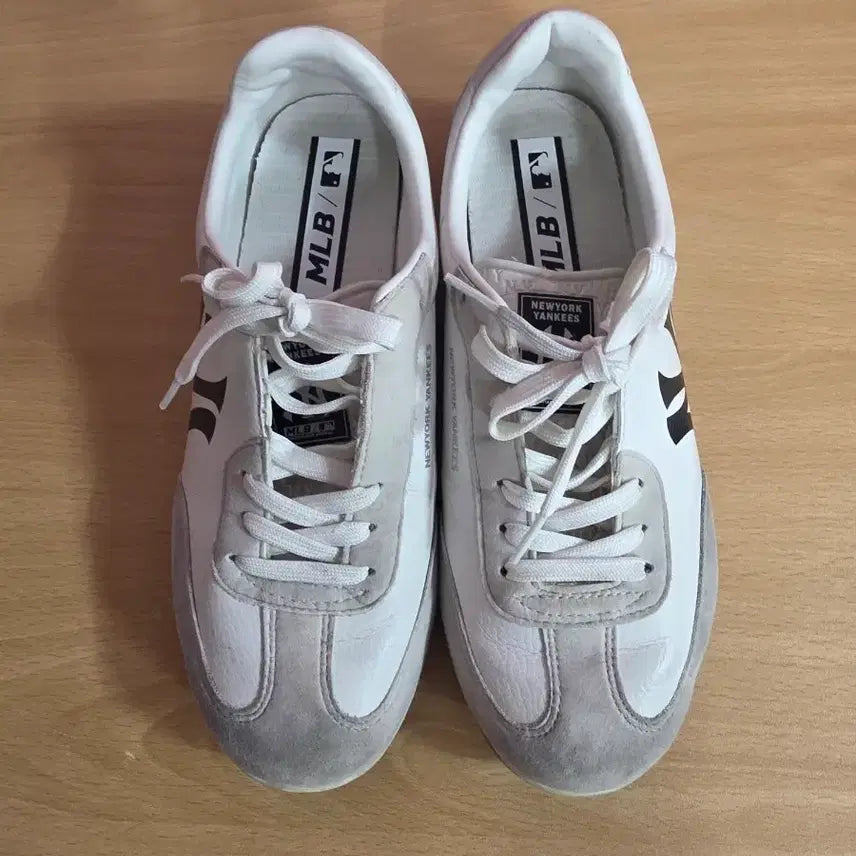 [BUNJANG] MLB New York Yankees Sneakers White Size 245 / MLB 뉴욕 양키스 스니커즈 화이트  사이즈 245