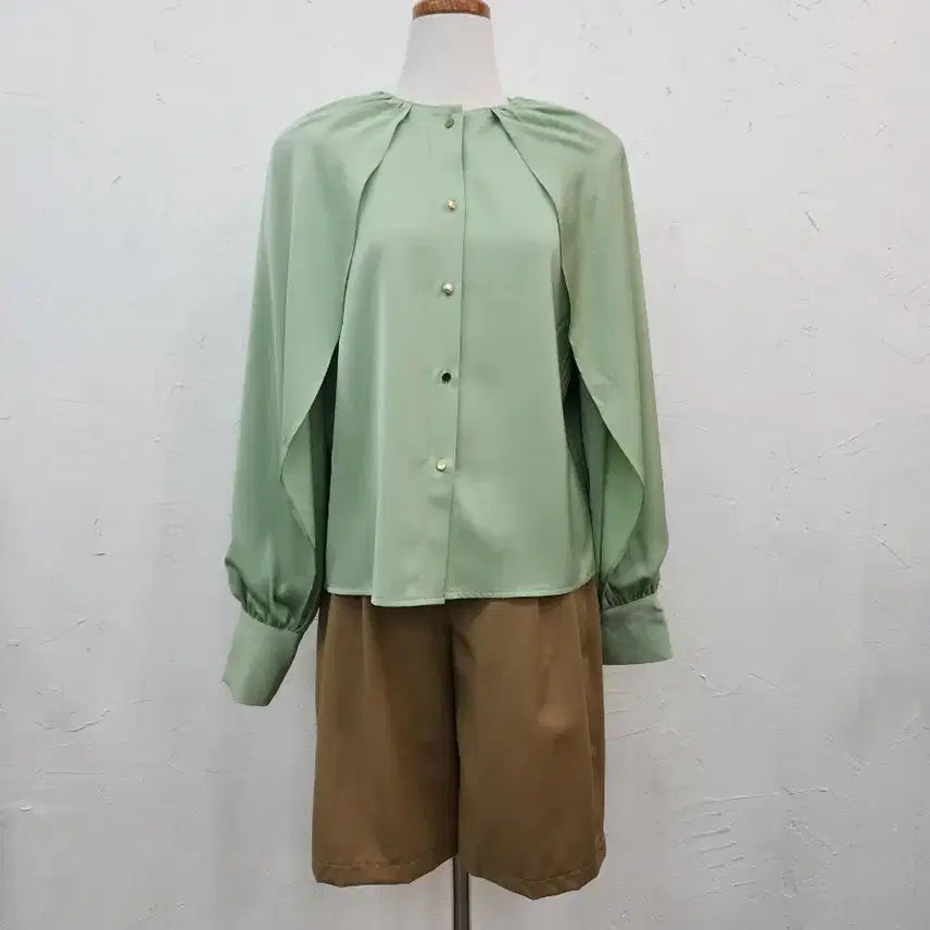 [BUNJANG] Women's Blouse and Mint Shorts Set / 여성 블라우스 민트색 숏팬츠