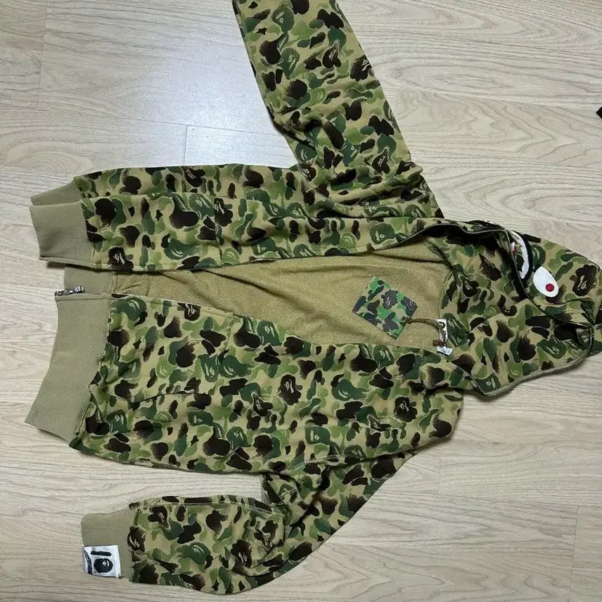 [BUNJANG] BAPE Camo Shark Hoodie Zip-Up / 베이프 카모샤크후드집업 l