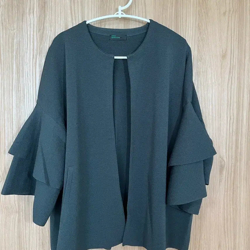 [BUNJANG] STILE BENETTON Frill Sleeve Cardigan (One Size) / 스틸레 베네통(STILE BENETTON) 프릴 소매 가디건 (ONE SIZE)