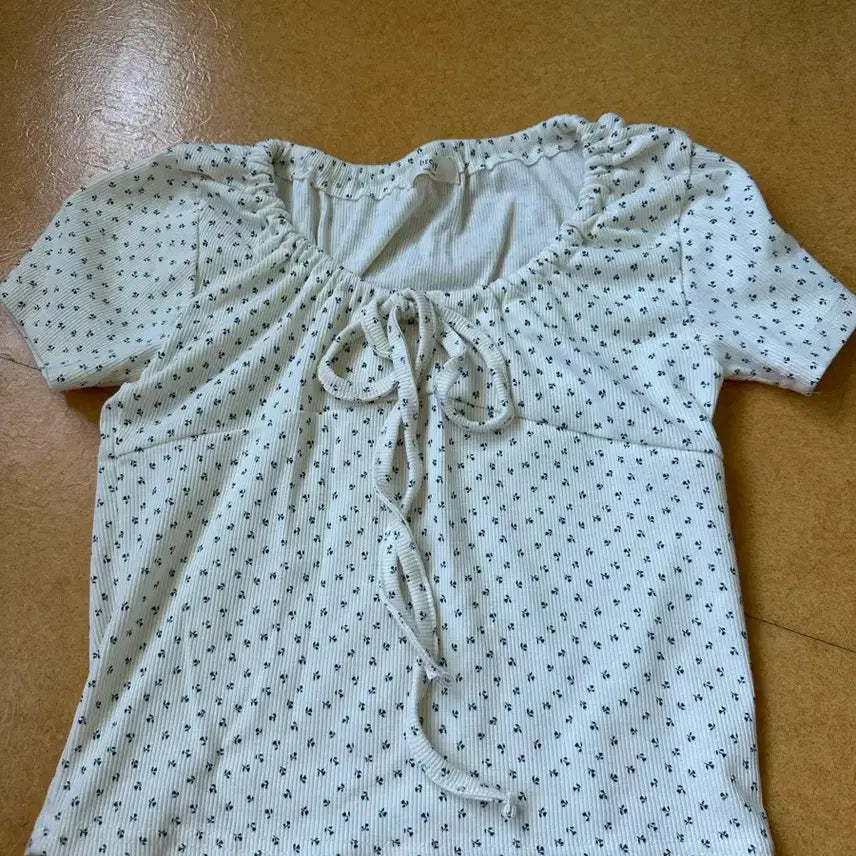 [BUNJANG] Cropped Floral Short Sleeve T-Shirt / 크롭 플라워 반팔 티셔츠