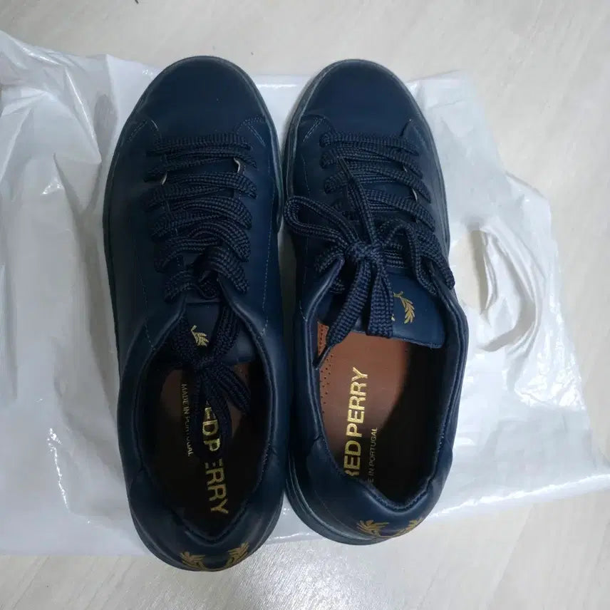 [BUNJANG] Fred Perry Navy Leather Sneakers (Made in Portugal, Excellent Condition) / [265] 프레드페리 네이비 가죽 스니커즈 (포르투갈제 / 상태 최상)