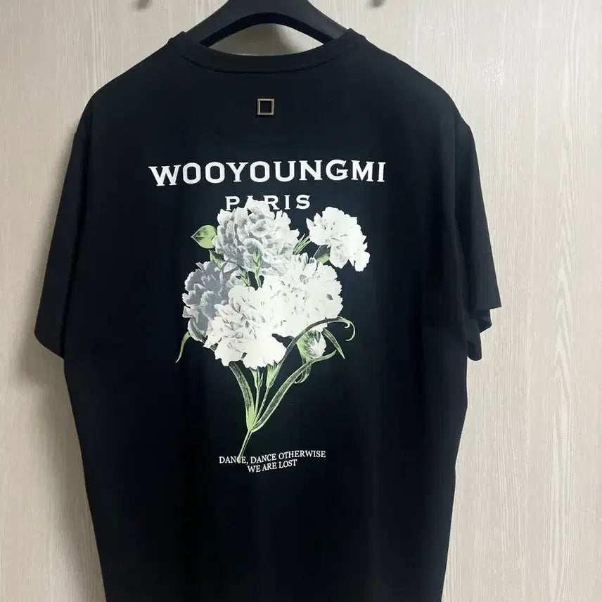 [BUNJANG] WooYoungMi 21SS Flower Back Logo Short Sleeve T-Shirt Black / [새상품급,유일매물] 21SS 우영미 플라워 백로고 반팔 블랙