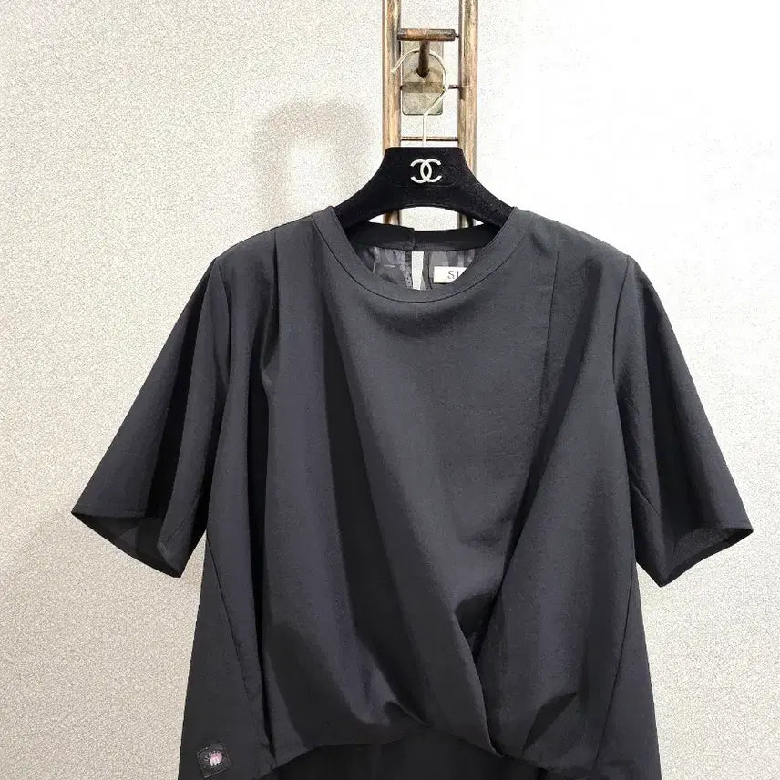 [BUNJANG] SJYP Black Asymmetrical Dart Twisted Hem Blouse / sjsj