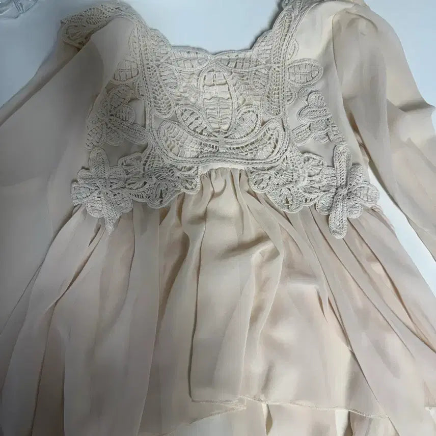 [BUNJANG] Avely Feminine Lace Chiffon Blouse / 에이블리 블라우스