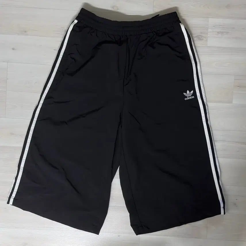 [BUNJANG] Adidas Capri Shorts Black / [L] 아디다스 카프리 쇼츠 블랙