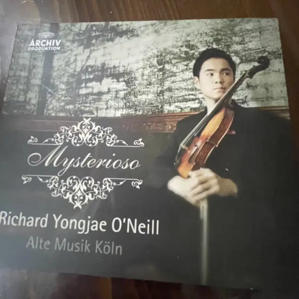 [BUNJANG] Richard Yongjae O'Neill Mysterious Signed Album / 친필사인) 리처드용재오닐Mysterious