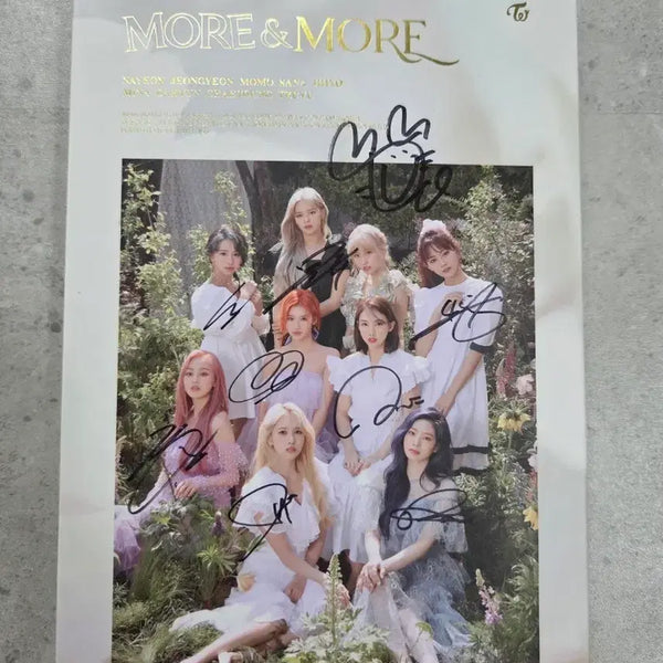 [BUNJANG] Twice 9th Album MORE&MORE Signed Album / 트와이스 9집 앨범 MORE&MORE 싸인반