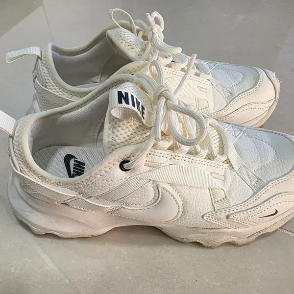 [BUNJANG] Nike TC7900 Summit White Sneakers / 나이키 TC7900 써밋 화이트 운동화