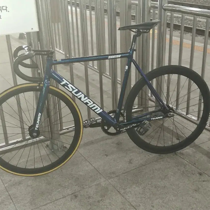 [BUNJANG] Tsunami SNM 100 Bicycle Frame Set with Zipp SL70 Handlebars and Spank Vibrocore Stem / 쓰나미