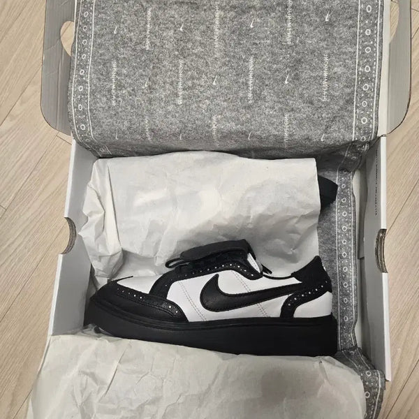 [BUNJANG] PEACEMINUSONE Orca Sneakers (260) / 피스마이너스원 범고래 260