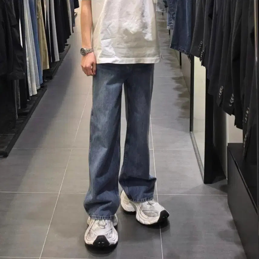 [BUNJANG] Solid Homme 25 S/S Semi-Wide Light Wash Denim Jeans / 25 S/S 솔리드옴므 세미와이드 연청 데님 82