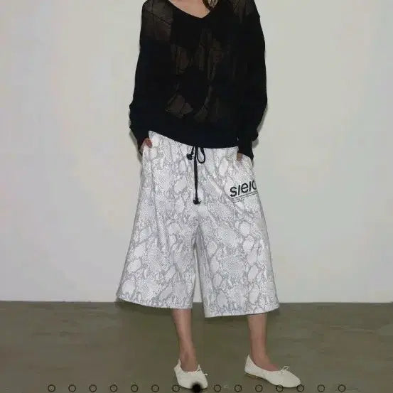 [BUNJANG] SEO PYTHON LOGO BIG SWEAT SHORTS WHITE Size 2 / 에스이오  PYTHON LOGO BIG SWEAT SHORTS WHITE(2사이즈)