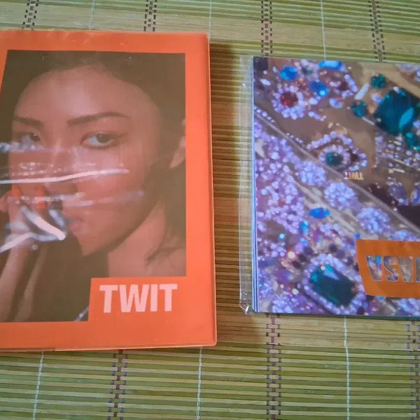 [BUNJANG] Hwasa TWIT 'Mungcheongi' Photobook / 화사 TWIT  멍청이 포토북