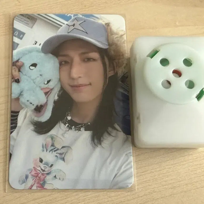 [BUNJANG] XDINARY HEROES Junhan Tuyen Lily Holder Photocard Voice Keyring / 엑디즈 준한 툐낸 릴홀더 포카 보이스키링