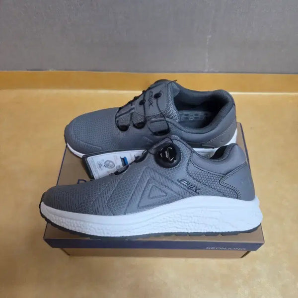 [BUNJANG] PRO-WORLD CUP Dial Running Shoes Men's Size 250 / 프로월드컵 다이얼 런닝화 새제품. 텍가 178,000원 남성 250.