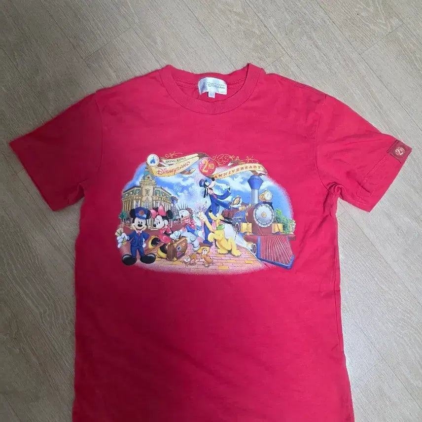 [BUNJANG] Hong Kong Disneyland 2nd Anniversary Graphic T-Shirt Size S / 홍콩 디즈니랜드 개장 2주년 반팔티 S