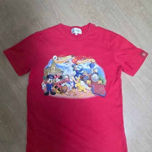[BUNJANG] Hong Kong Disneyland 2nd Anniversary Graphic T-Shirt Size S / 홍콩 디즈니랜드 개장 2주년 반팔티 S