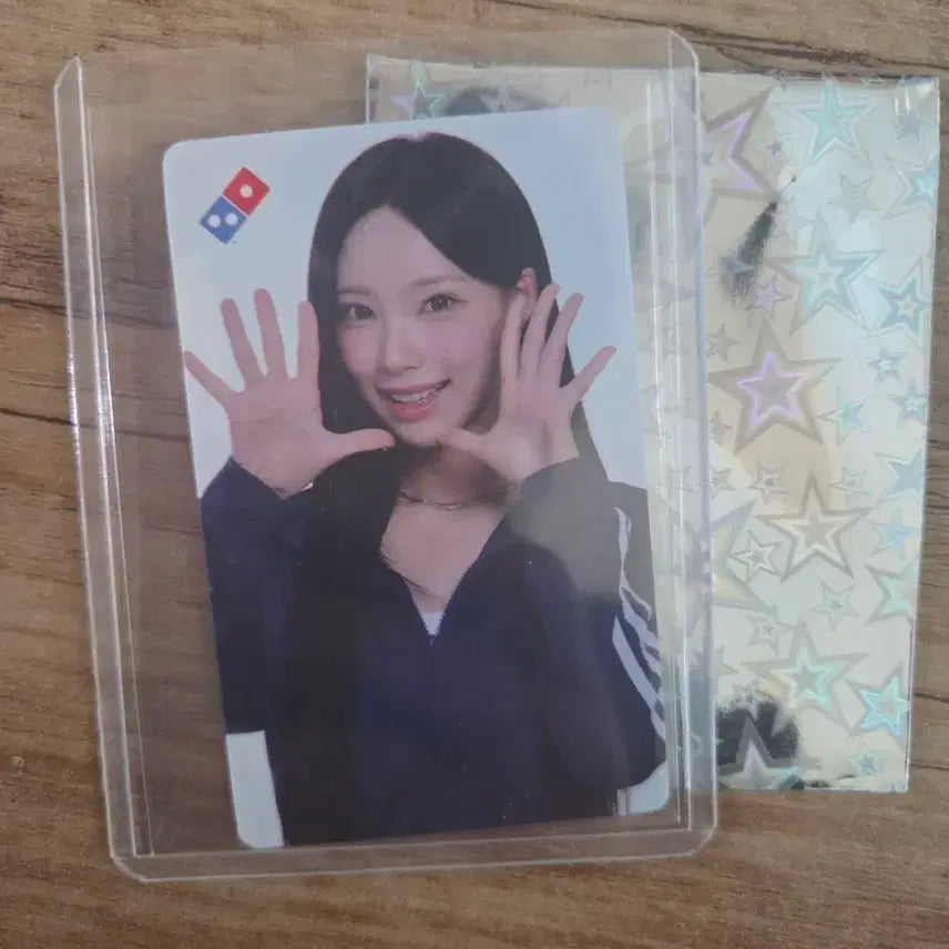 [BUNJANG] Domino's Pizza Le Sserafim Wonhee Photocard / 도미노피자 르센느 원이 포토카드 판매