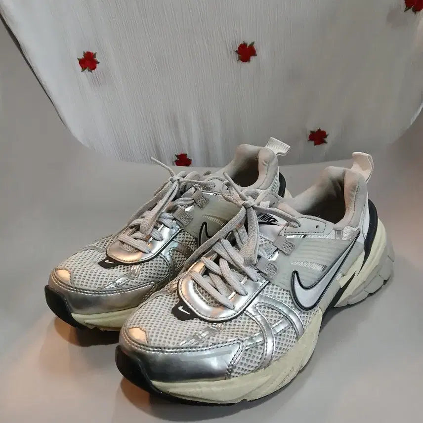 [BUNJANG] Nike V2K Run Sneakers 240mm / 나이키 V2K 런 240mm